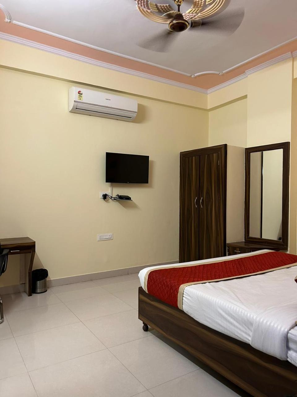 Hotel Mahima Palace Джайпур Екстериор снимка