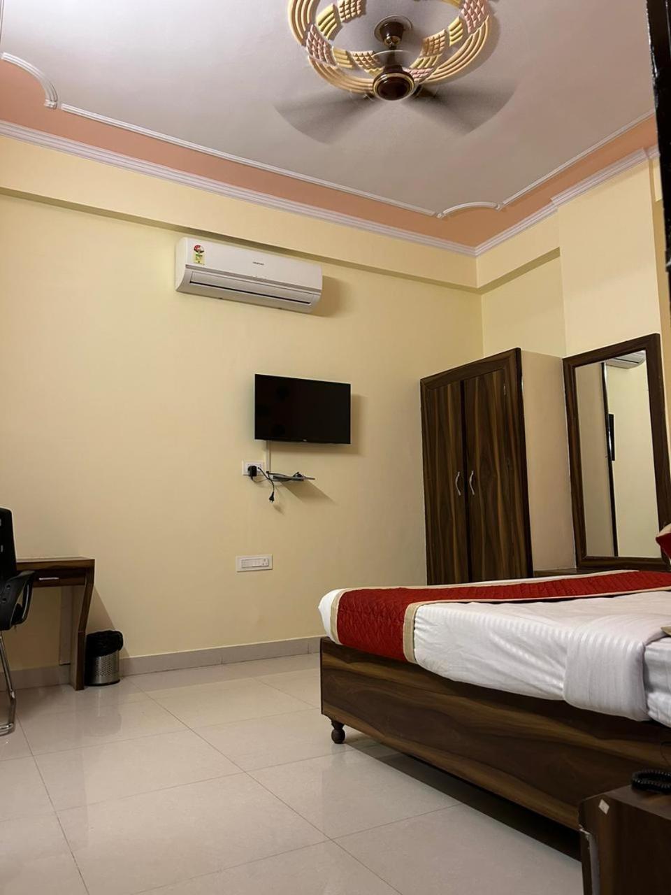 Hotel Mahima Palace Джайпур Екстериор снимка