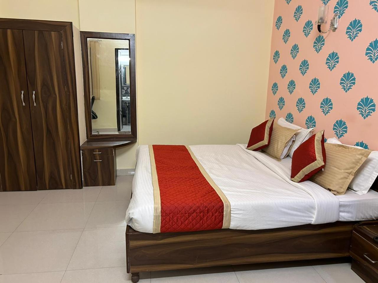 Hotel Mahima Palace Джайпур Екстериор снимка